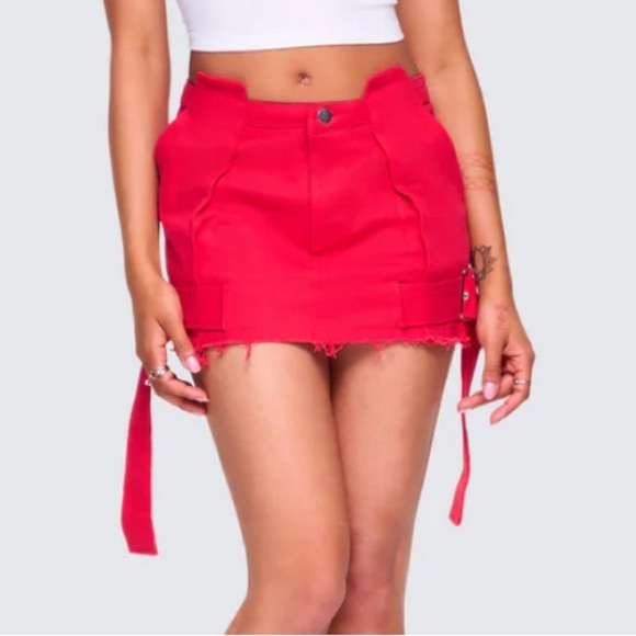 Chic Red Mini Skirt with Belt Details - Picture 1 of 4